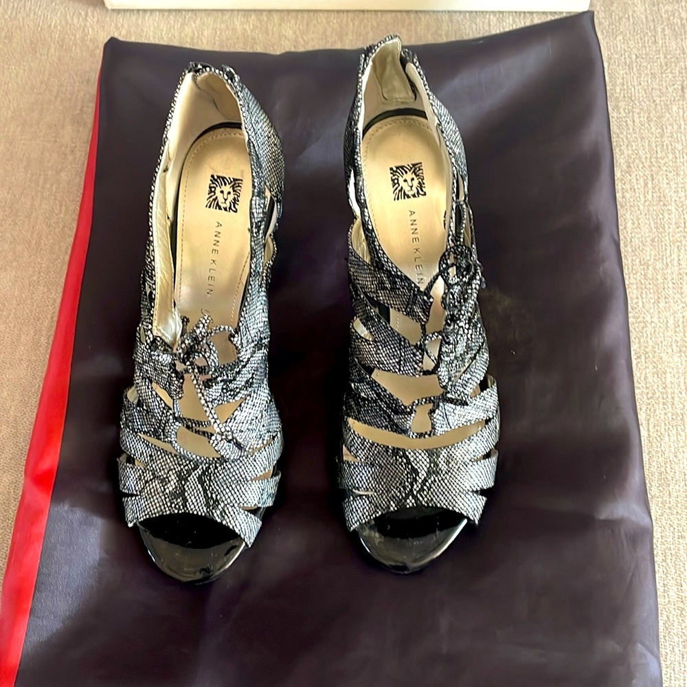 Black and white heel by Anne Klein